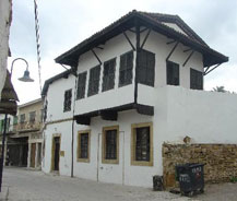 Eaved House Sacakli Ev